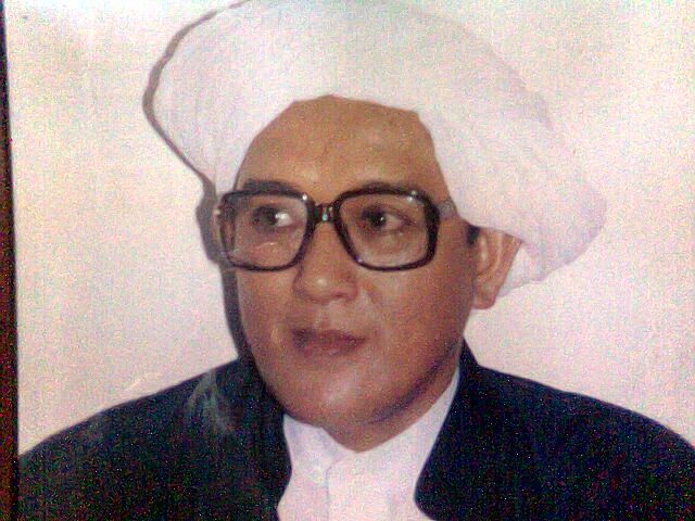 Saat Mesin Pesawat Terbakar dan Roda tidak Keluar, Kisah Guru Syaefuddin Djuhri Bertawassul wan Abah Guru Sekumpul