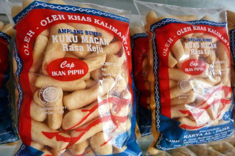 Kalau ke Tanah Bumbu, Jangan Lupa Bawa Pulang Oleh-Oleh Amplang