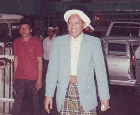 Lemari Guru Sekumpul yang Penuh dengan Uang