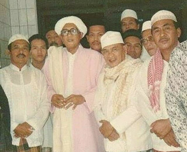 Batu Bertulis Lafadz Allah di Halaman Rumah Guru Sekumpul